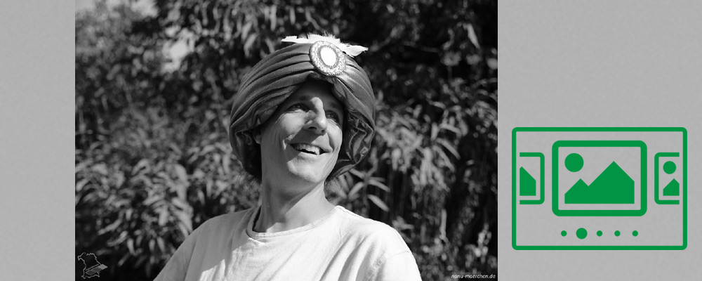 das slideshow-Fenster für 'nanu-maerchen.de' anzeigen ...
Oliver Machander :: Olivier :: Nanu Märchen :: schwarz-weiß in bunt