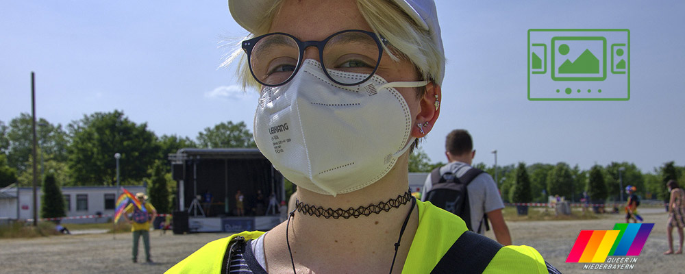 das slideshow-Fenster für 'queer-niederbayern.de' anzeigen ...
Der 2. CSD in Straubing :: Impressionen aus der Perspektive von Daniela Frankl