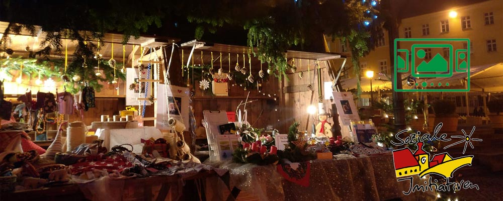 das slideshow-Fenster für 'soziale-initiativen.de' anzeigen ...
Impressionen vom Weihnachtsmarkt - Weihnachtszauber 2020 - der Regensburger Sozialen Initiativen e.V.